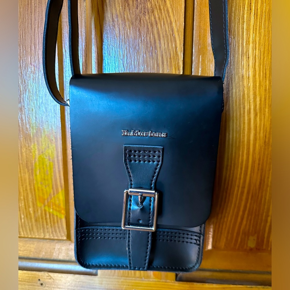 Dr. Martens LEATHER VERTICAL CROSSBODY BAG